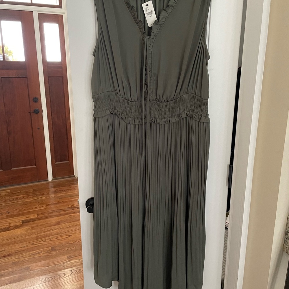 Elegant Olive Green Sleeveless Dress